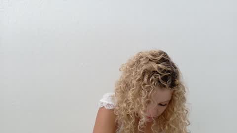 Snapshot of theislandgirl chatting on May 28, 2026, 2:25 pm Lily Marie online show from May 28, 2026, 2:25 pm