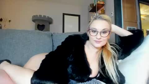 Snapshot of thejuliarobbie chatting on January 30, 2025, 6:54 pm Julia Robbie online show from January 30, 2025, 6:54 pm
