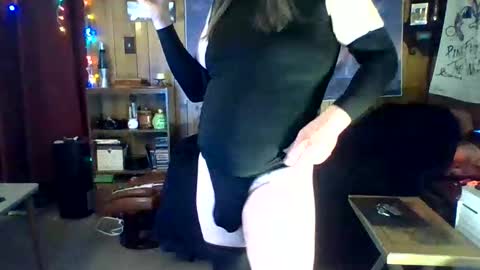 Snapshot of theneonraven chatting on February 17, 2026, 3:58 am The Neon Raven online show from February 17, 2026, 3:58 am