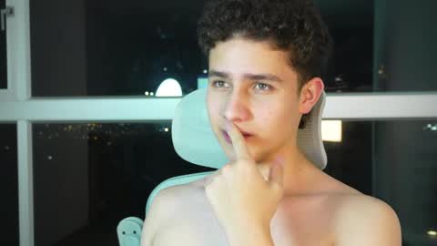 Snapshot of theohawke_ chatting on February 13, 2025, 2:34 am THEO- MATEO online show from February 13, 2025, 2:34 am