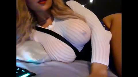 Snapshot of thepeachprincess chatting on March 3, 2025, 7:39 pm the peach princess  online show from March 3, 2025, 7:39 pm
