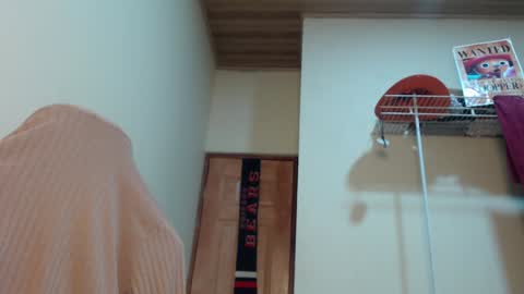 Snapshot of therazhanen chatting on December 15, 2024, 5:13 am Santiago Enrique online show from December 15, 2024, 5:13 am