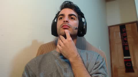 Snapshot of therazhanen chatting on December 17, 2024, 6:02 am Santiago Enrique online show from December 17, 2024, 6:02 am