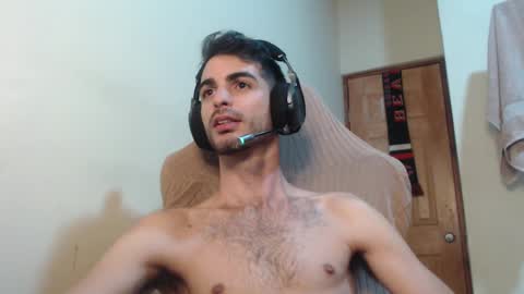 Snapshot of therazhanen chatting on March 3, 2025, 5:20 am Santiago Enrique online show from March 3, 2025, 5:20 am