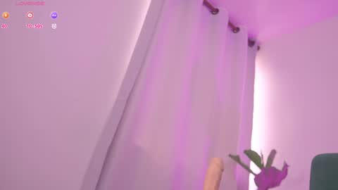 Snapshot of therealpeach_ chatting on December 14, 2024, 2:21 pm online show from December 14, 2024, 2:21 pm