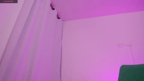 Snapshot of therealpeach_ chatting on February 25, 2025, 11:30 am online show from February 25, 2025, 11:30 am