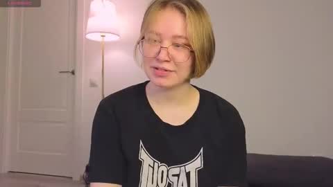 Snapshot of thestaronsky chatting on January 15, 2026, 5:45 am Lucia online show from January 15, 2026, 5:45 am