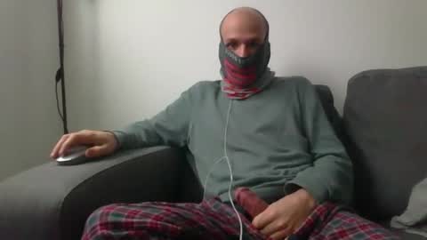 Scarf guy online show from February 4, 2026, 9:04 am