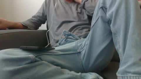 Scarf guy online show from March 31, 2026, 5:13 pm