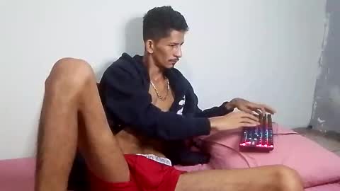 Snapshot of theyllorwillians chatting on June 1, 2026, 9:44 am theyllorwillians online show from June 1, 2026, 9:44 am
