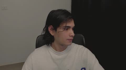 thiaan__ online show from March 9, 2025, 3:01 am