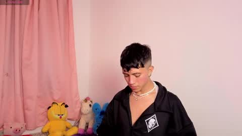 thiago_n_sam online show from April 8, 2026, 6:13 am