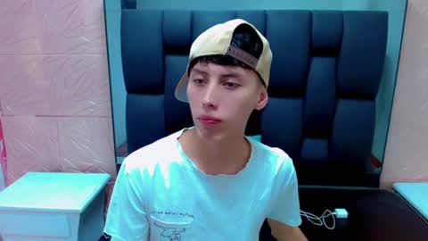 Snapshot of thiago_twink38 chatting on February 4, 2026, 7:14 am thiago_twink38 online show from February 4, 2026, 7:14 am