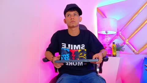 Snapshot of thiagoferrer_ chatting on June 3, 2026, 4:15 am T H I A G O online show from June 3, 2026, 4:15 am