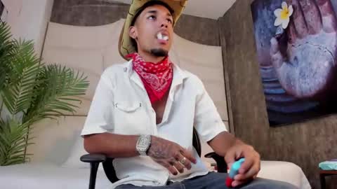 ThiagoFerreti online show from October 28, 2025, 7:27 pm