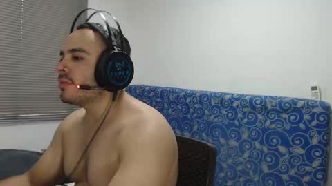 Snapshot of thiagohot_xx chatting on October 24, 2025, 7:43 pm Thiago online show from October 24, 2025, 7:43 pm