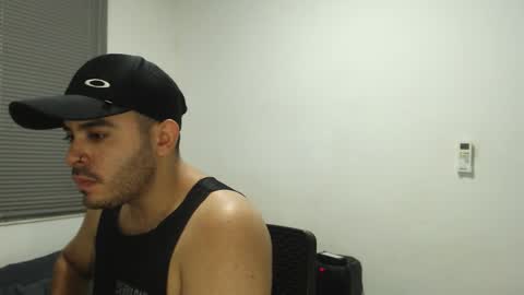 Snapshot of thiagohot_xx chatting on November 12, 2025, 8:30 pm Thiago online show from November 12, 2025, 8:30 pm