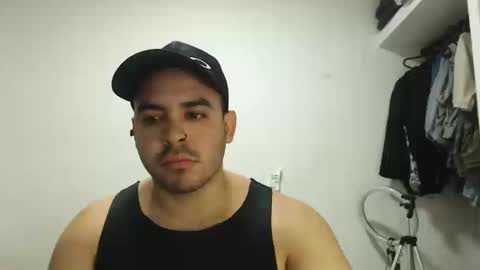 Snapshot of thiagohot_xx chatting on November 21, 2025, 12:54 am Thiago online show from November 21, 2025, 12:54 am