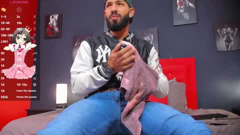 Thia Gomez online show from December 5, 2024, 12:11 pm