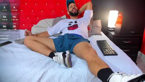 Thia Gomez online show from January 4, 2025, 3:39 pm