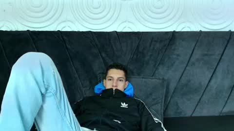 Thiago   online show from December 17, 2024, 12:11 pm