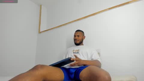 Snapshot of thiagosantos_ chatting on November 20, 2025, 11:48 pm Thiago Instagram online show from November 20, 2025, 11:48 pm