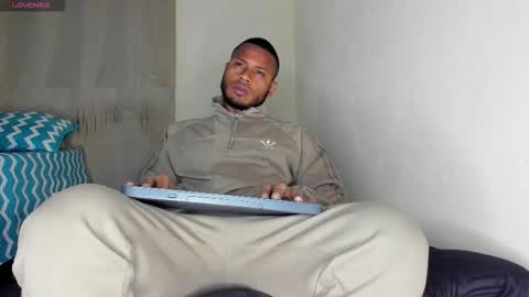 Snapshot of thiagosantos_ chatting on December 4, 2025, 12:42 am Thiago Instagram online show from December 4, 2025, 12:42 am