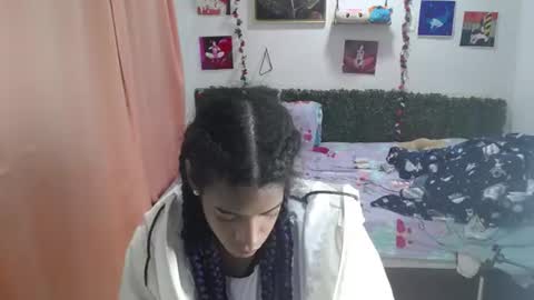 thiana_horny online show from June 16, 2026, 1:58 pm