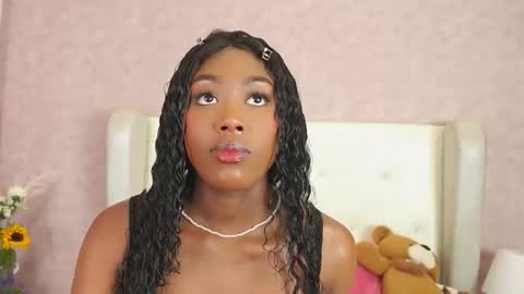 ThianaLopez online show from November 3, 2025, 9:05 pm