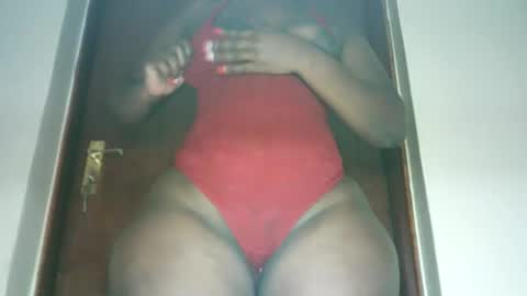 Snapshot of thickybabe_05 chatting on February 14, 2025, 6:12 am thickybabe_05 online show from February 14, 2025, 6:12 am