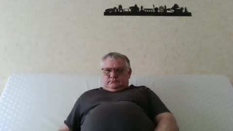 Thierrysymp online show from February 15, 2026, 10:36 am