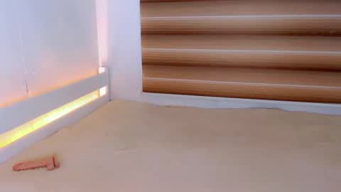 LAURA online show from April 9, 2026, 2:11 am