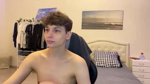 Snapshot of thomas617826 chatting on October 1, 2025, 6:47 pm Thomas Hill online show from October 1, 2025, 6:47 pm