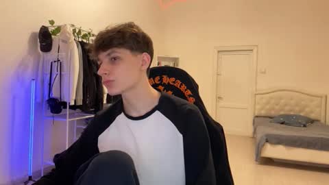 Snapshot of thomas617826 chatting on December 4, 2025, 8:17 pm Thomas Hill online show from December 4, 2025, 8:17 pm