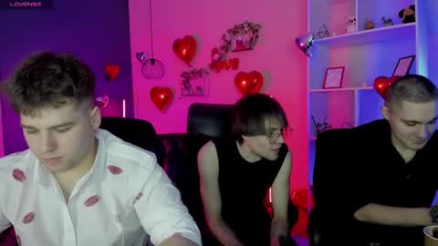 thomas_crow online show from February 15, 2026, 9:41 am