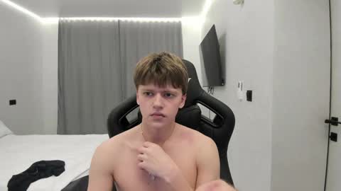 Tomas online show from April 16, 2026, 9:39 pm