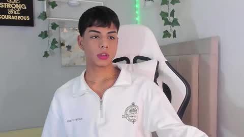 Thomas online show from September 12, 2025, 7:52 am