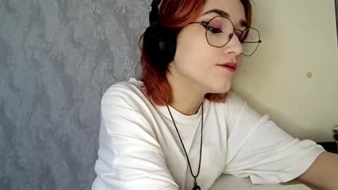 Lina online show from December 3, 2025, 11:41 am