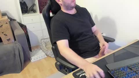 Snapshot of thommy2008 chatting on October 7, 2025, 6:21 am thommy2008 online show from October 7, 2025, 6:21 am