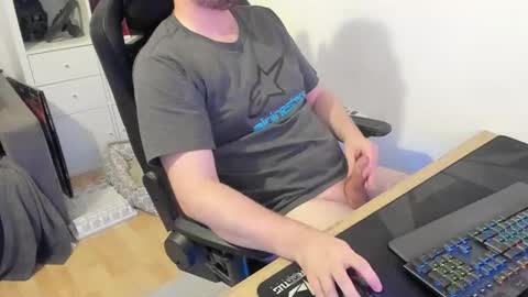 Snapshot of thommy2008 chatting on October 17, 2025, 11:29 pm thommy2008 online show from October 17, 2025, 11:29 pm