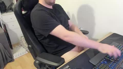 Snapshot of thommy2008 chatting on November 12, 2025, 12:16 pm thommy2008 online show from November 12, 2025, 12:16 pm