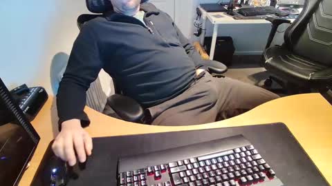 Snapshot of throbbingbrain chatting on February 21, 2025, 12:16 am Rob online show from February 21, 2025, 12:16 am