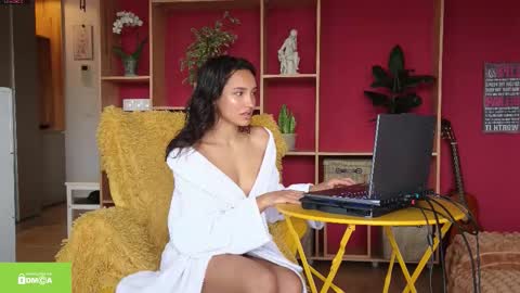 tia_j online show from November 10, 2025, 7:18 am