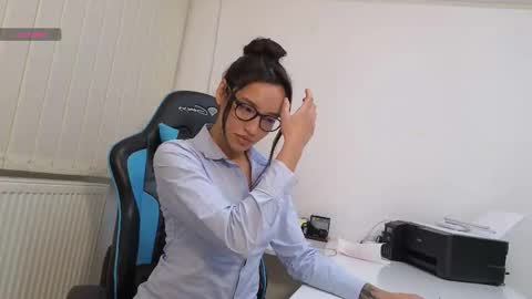 Snapshot of tia_j chatting on January 19, 2026, 2:43 pm tia_j online show from January 19, 2026, 2:43 pm