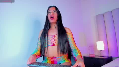 Snapshot of tiana_cinnamon chatting on December 4, 2024, 2:53 am TIANA  online show from December 4, 2024, 2:53 am