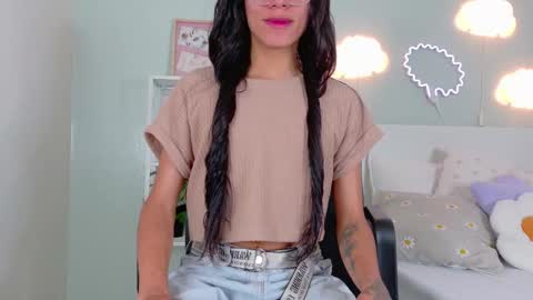 Snapshot of tiana_cinnamon chatting on September 17, 2025, 7:37 pm TIANA  online show from September 17, 2025, 7:37 pm