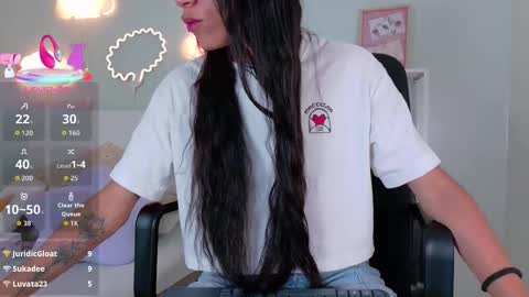 Snapshot of tiana_cinnamon chatting on September 24, 2025, 7:39 pm TIANA  online show from September 24, 2025, 7:39 pm