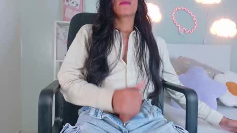Snapshot of tiana_cinnamon chatting on October 16, 2025, 9:16 pm TIANA  online show from October 16, 2025, 9:16 pm