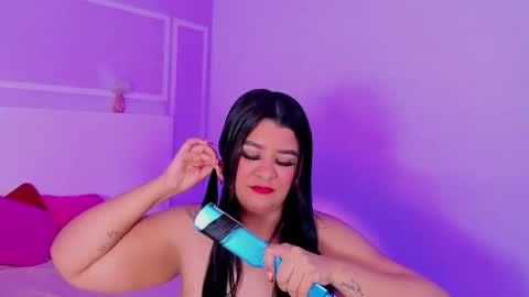 tiannagloww online show from February 1, 2026, 7:01 pm