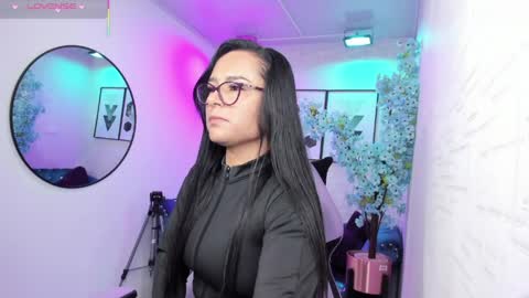 Tiara  online show from April 12, 2026, 3:22 am